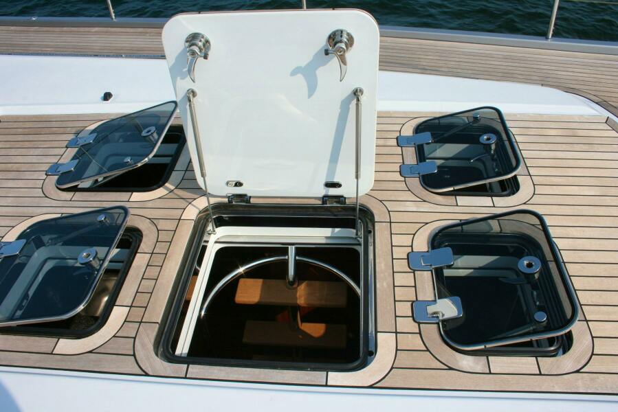 82' 2011 Alia Yachts Warwick 82 LK