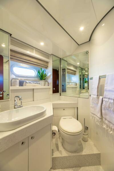 82' 2011 Alia Yachts Warwick 82 LK