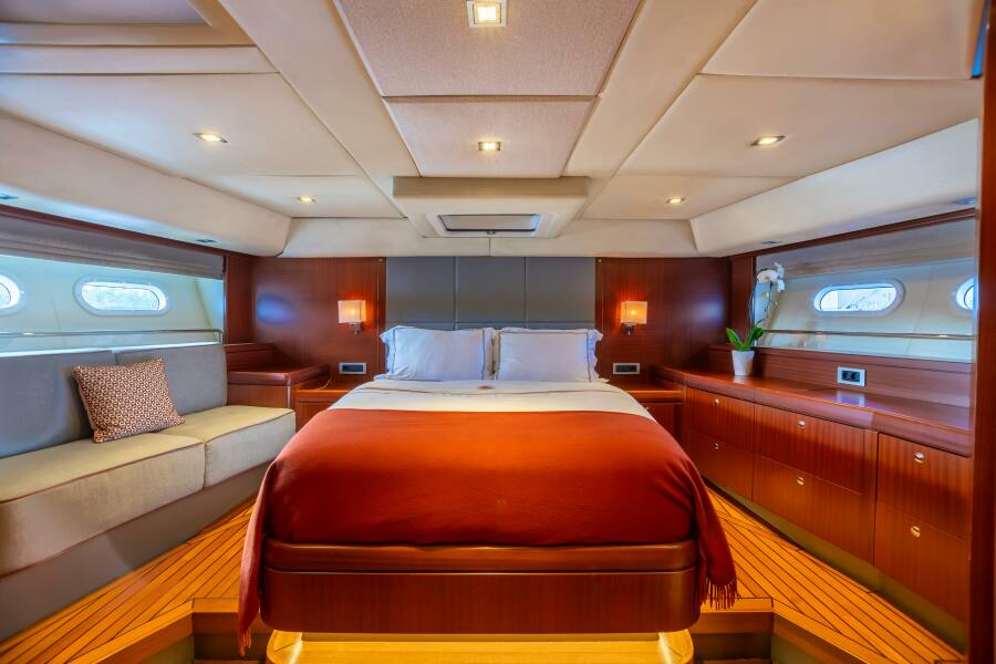 82' 2011 Alia Yachts Warwick 82 LK