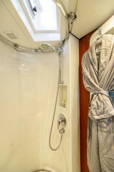 82' 2011 Alia Yachts Warwick 82 LK