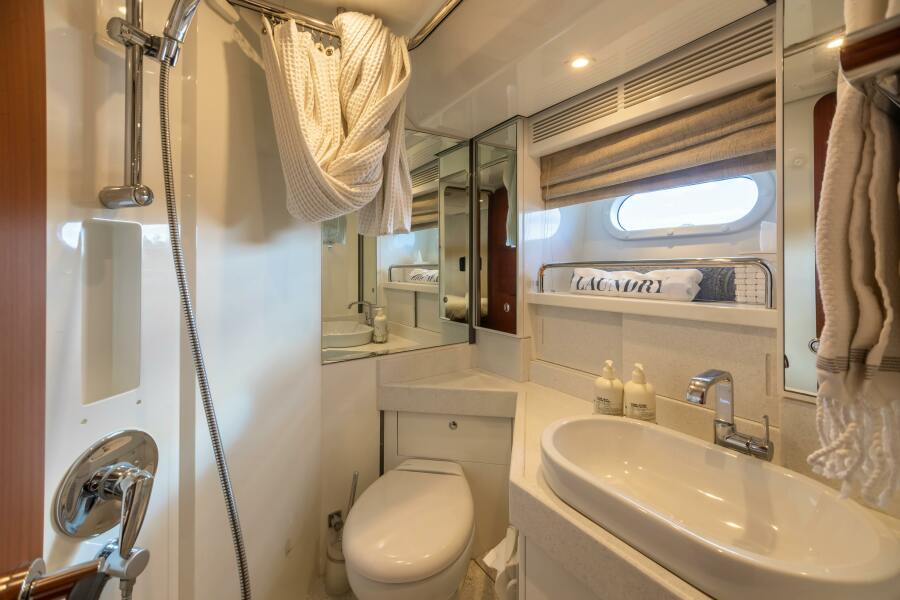 82' 2011 Alia Yachts Warwick 82 LK