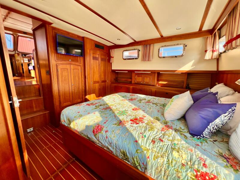 47' 2001 Sabre Sabreline 47