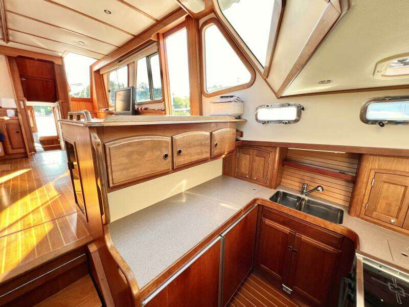 SWAMP FOX 47ft Sabre Yacht For Sale