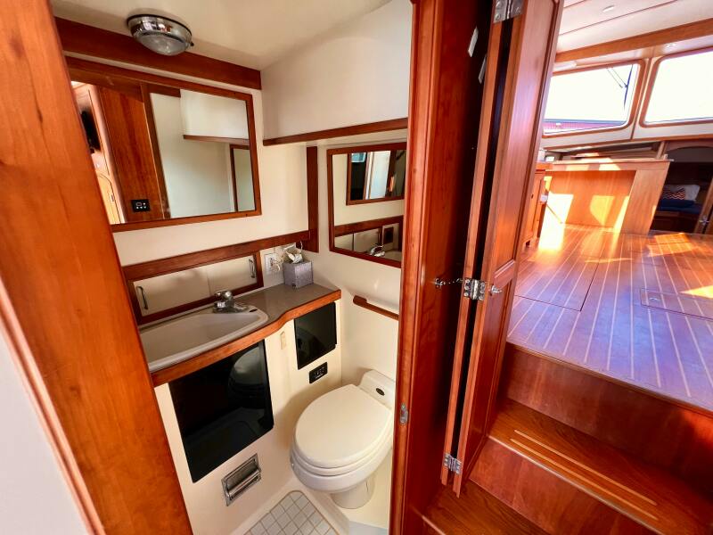 47' 2001 Sabre Sabreline 47