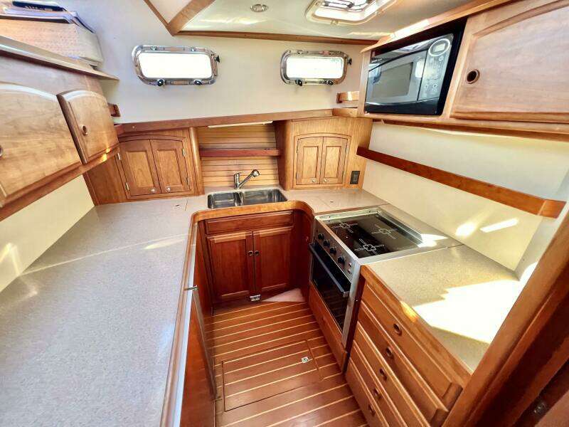 SWAMP FOX 47ft Sabre Yacht For Sale