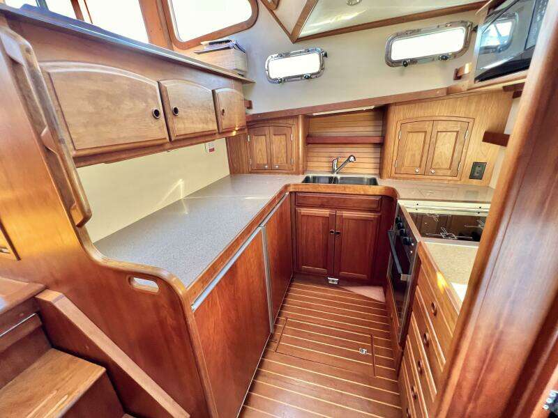 SWAMP FOX 47ft Sabre Yacht For Sale