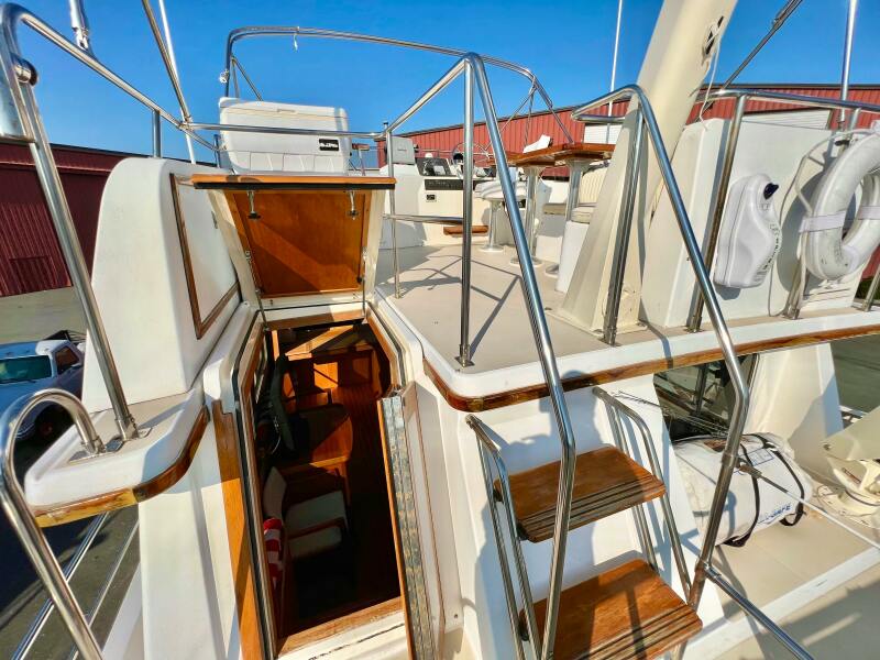 47' 2001 Sabre Sabreline 47