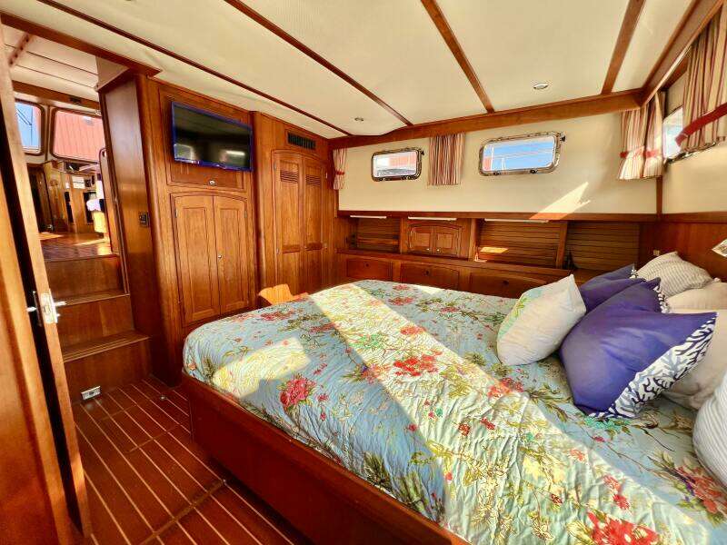 SWAMP FOX 47ft Sabre Yacht For Sale