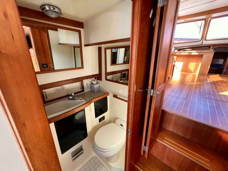 SWAMP FOX 47ft Sabre Yacht For Sale