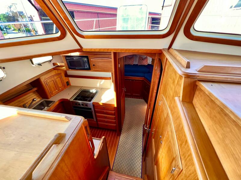 47' 2001 Sabre Sabreline 47