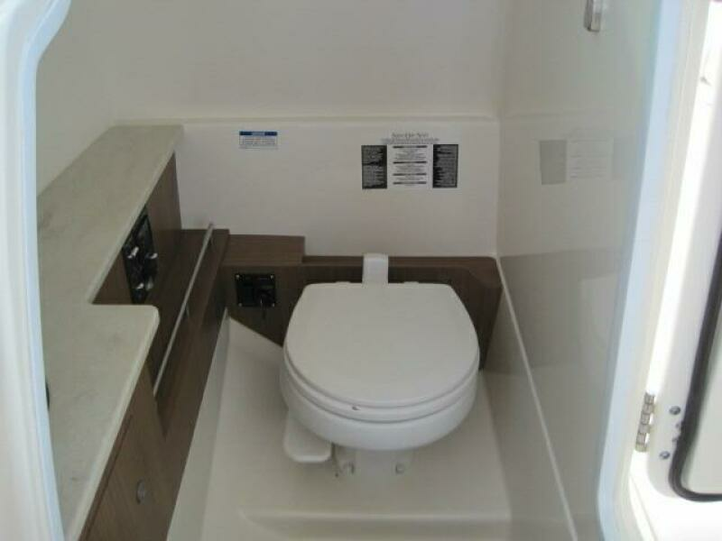 2016 Boston Whaler 270 Vantage