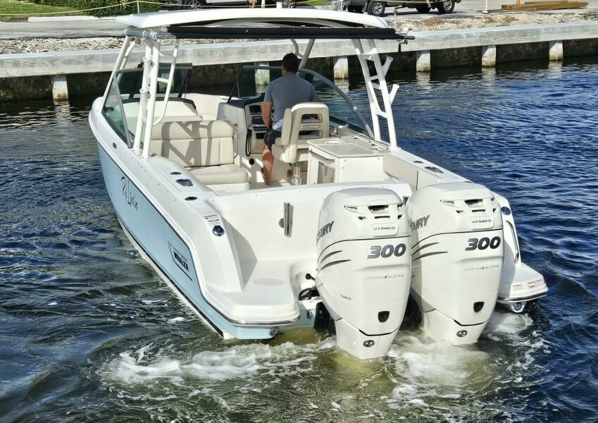 2016 Boston Whaler 270 Vantage