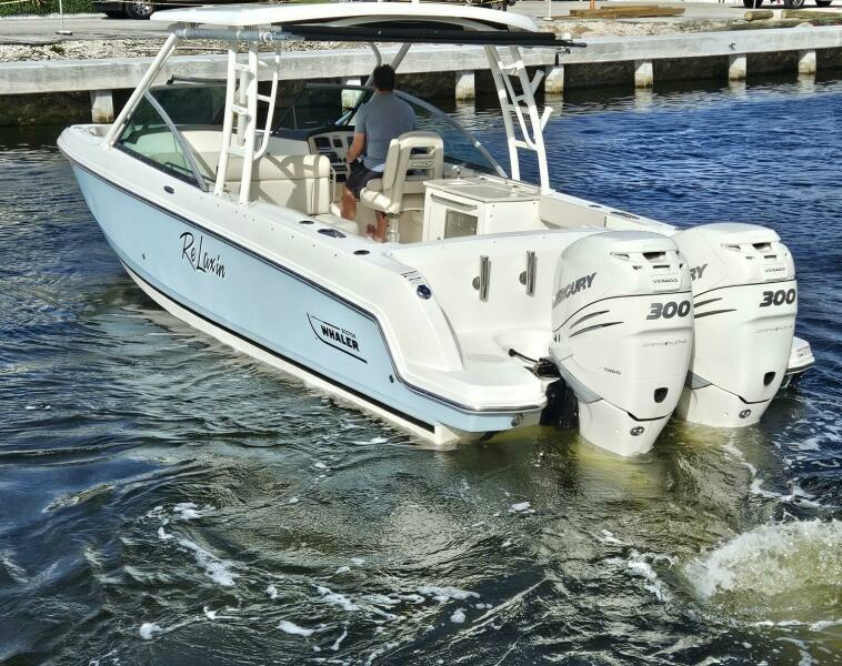 2016 Boston Whaler 270 Vantage