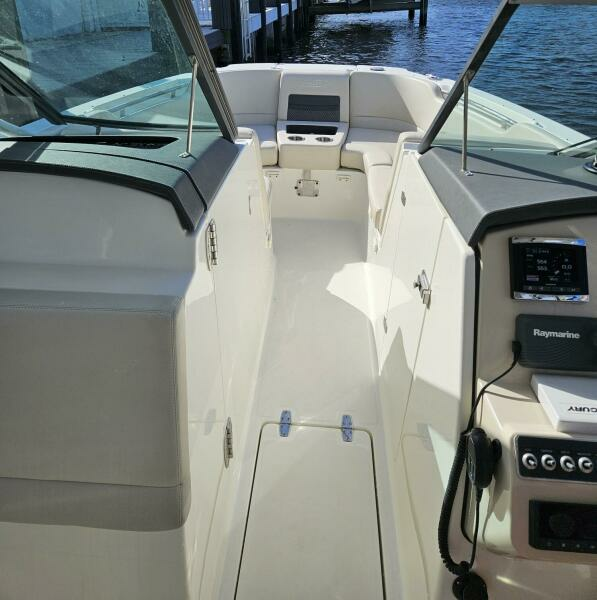 2016 Boston Whaler 270 Vantage