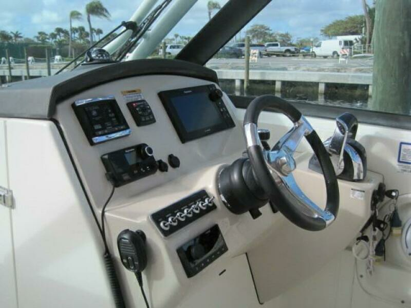 2016 Boston Whaler 270 Vantage