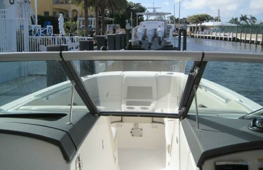 2016 Boston Whaler 270 Vantage