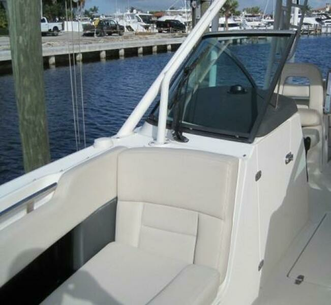 2016 Boston Whaler 270 Vantage