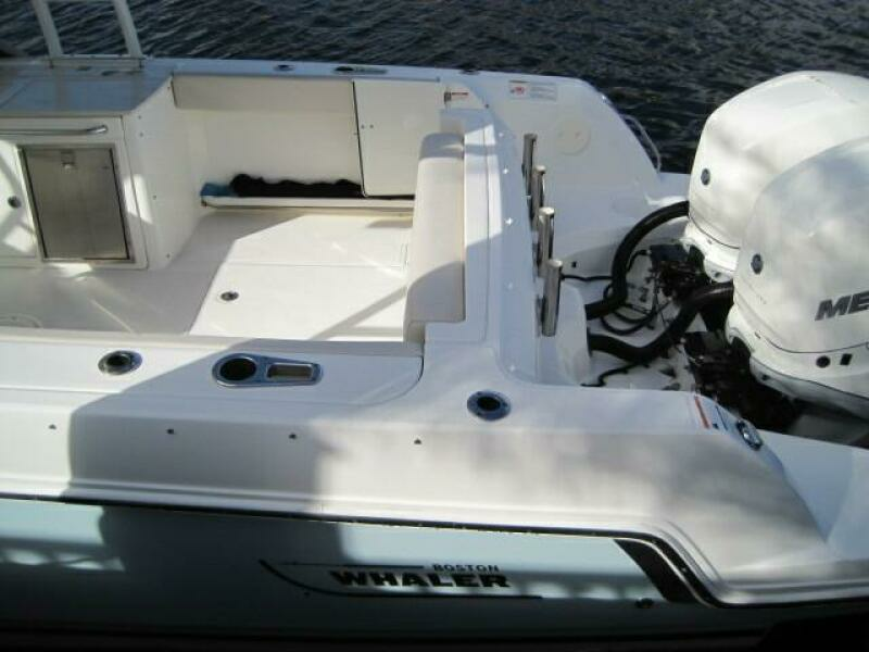 2016 Boston Whaler 270 Vantage