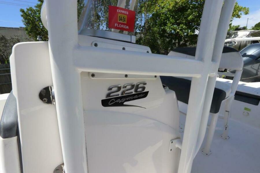 22' 2020 Robalo 226 Cayman