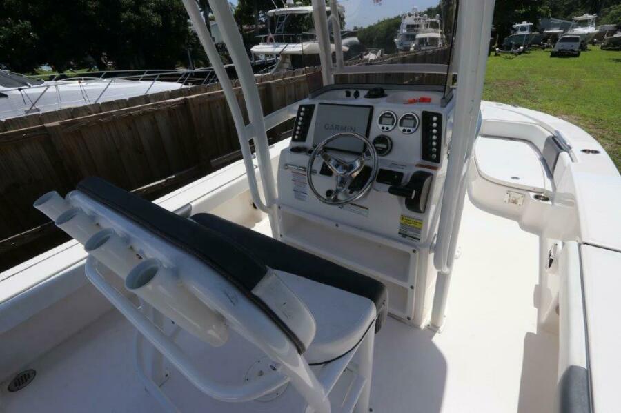 22' 2020 Robalo 226 Cayman