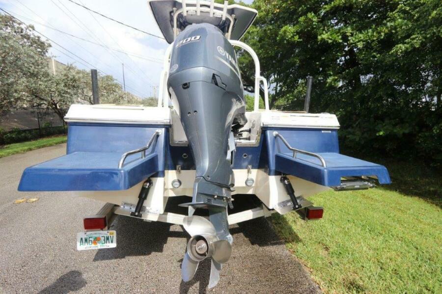 22' 2020 Robalo 226 Cayman