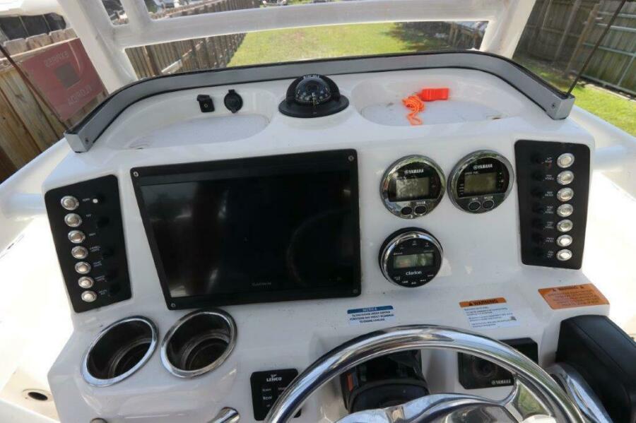 22' 2020 Robalo 226 Cayman