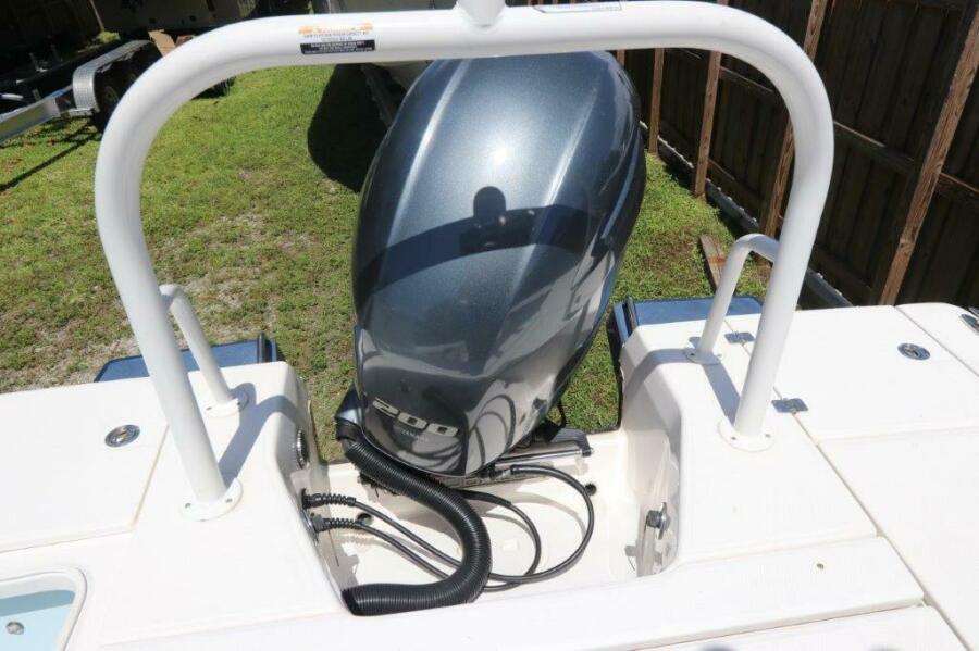 22' 2020 Robalo 226 Cayman