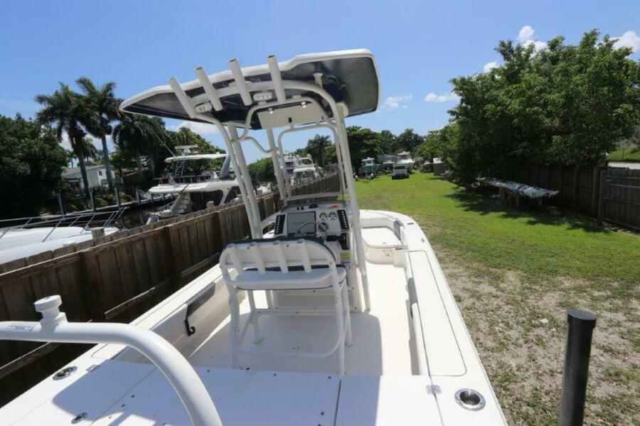 22' 2020 Robalo 226 Cayman