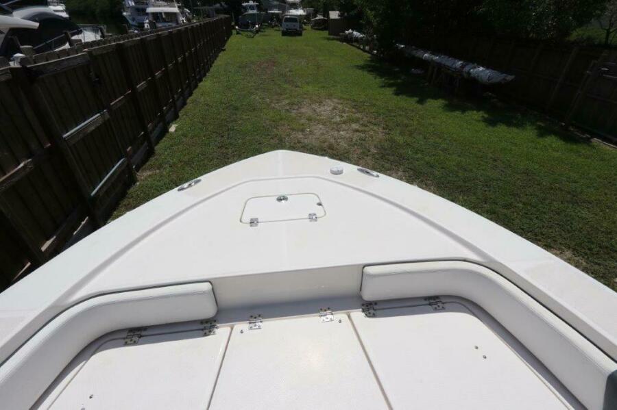 22' 2020 Robalo 226 Cayman