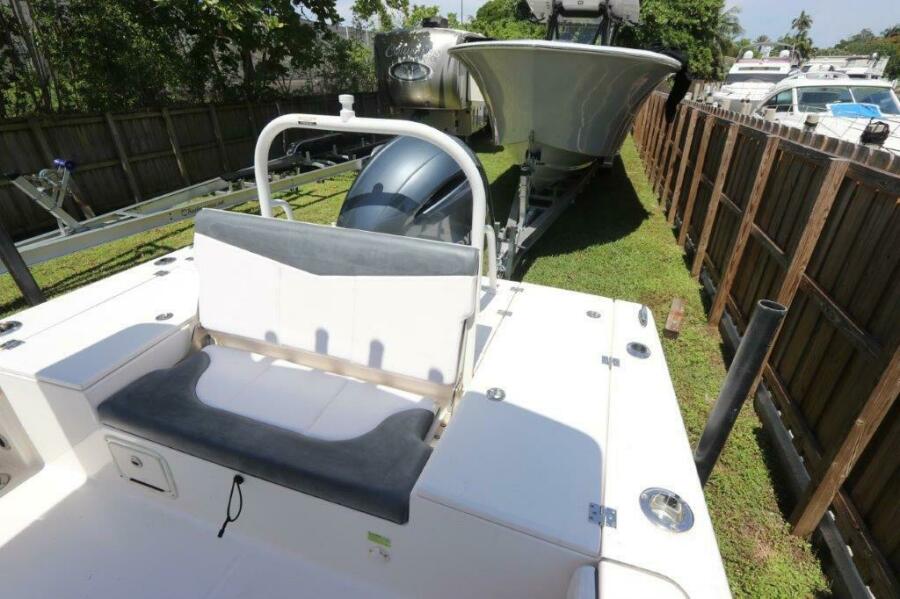 22' 2020 Robalo 226 Cayman