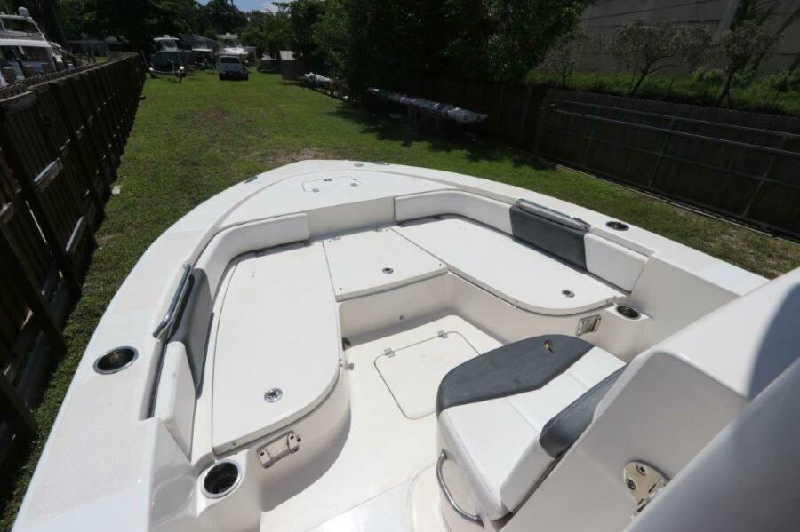 22' 2020 Robalo 226 Cayman