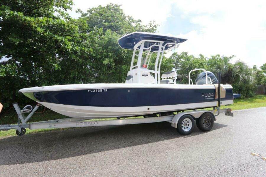 22' 2020 Robalo 226 Cayman