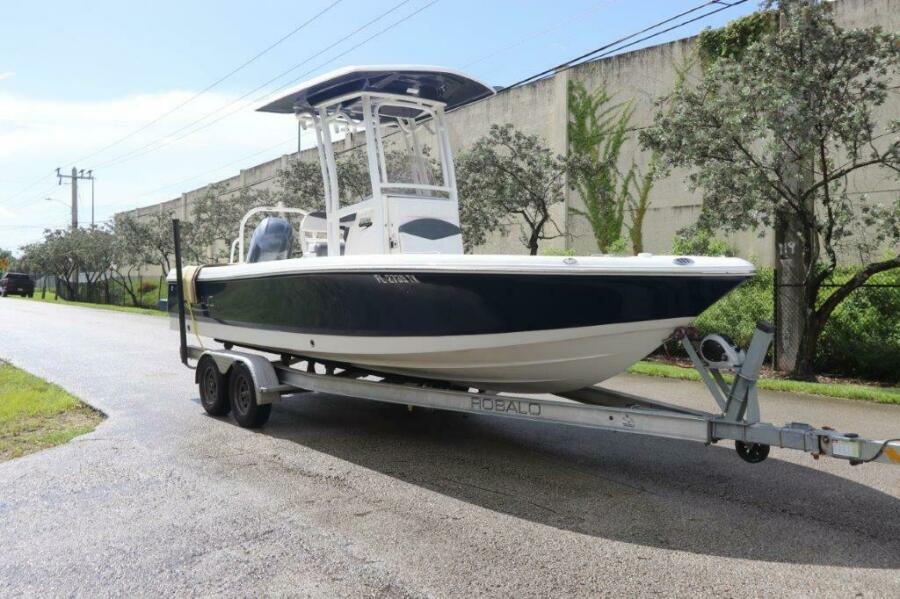 22' 2020 Robalo 226 Cayman
