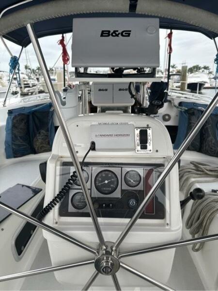 41' Hunter helm electronics