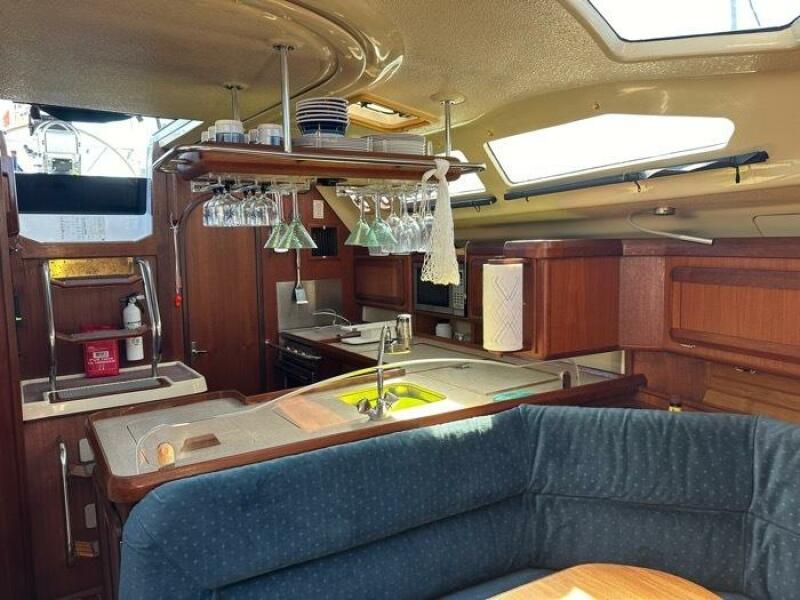 41' Hunter Galley aft view