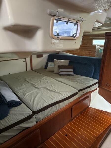 41' Hunter aft cabin port view