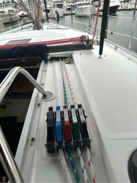 41' Hunter starboard lines 1