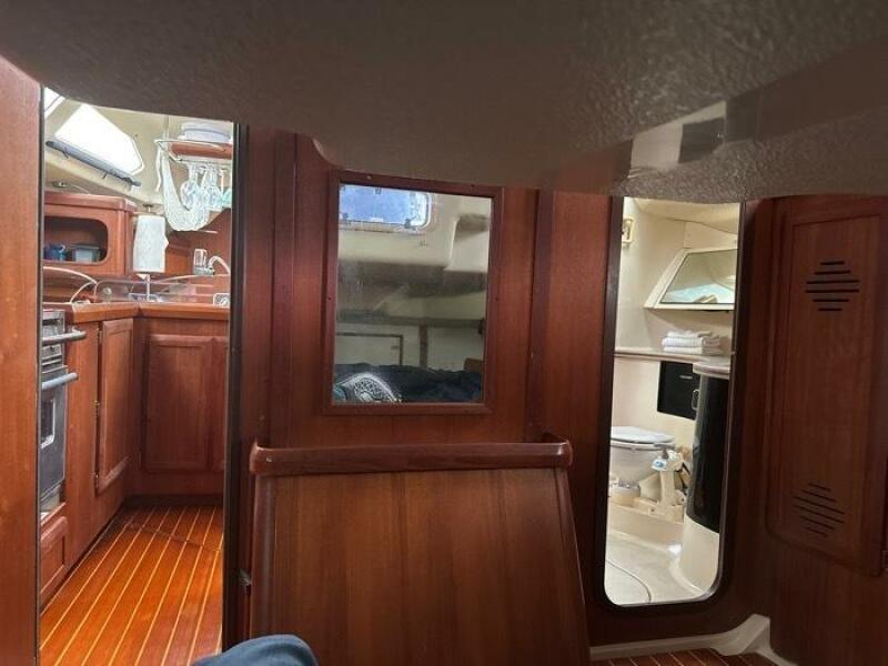 41' Hunter aft cabin forward view