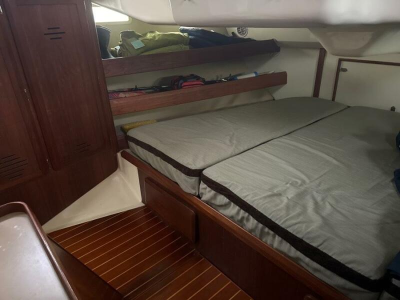 41' Hunter aft cabin port view