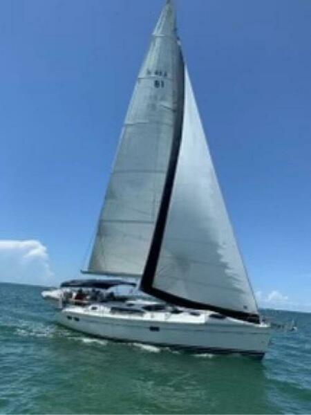 41' Hunter under way 2