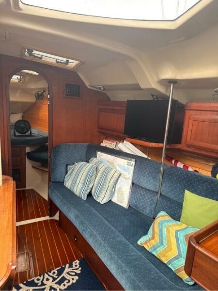 41' Hunter starboard side bench seat
