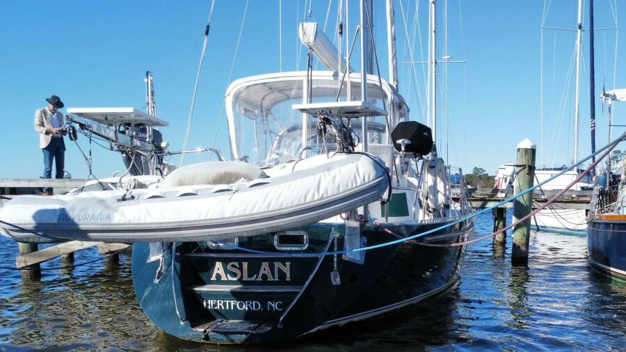 Ext_Stern_with_Dinghy