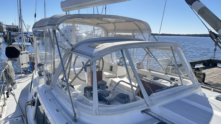 Ext_Dodger_and_Bimini