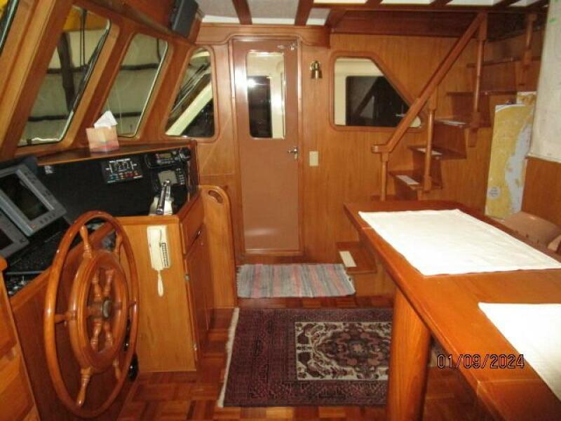 56' DeFever pilothouse starboard