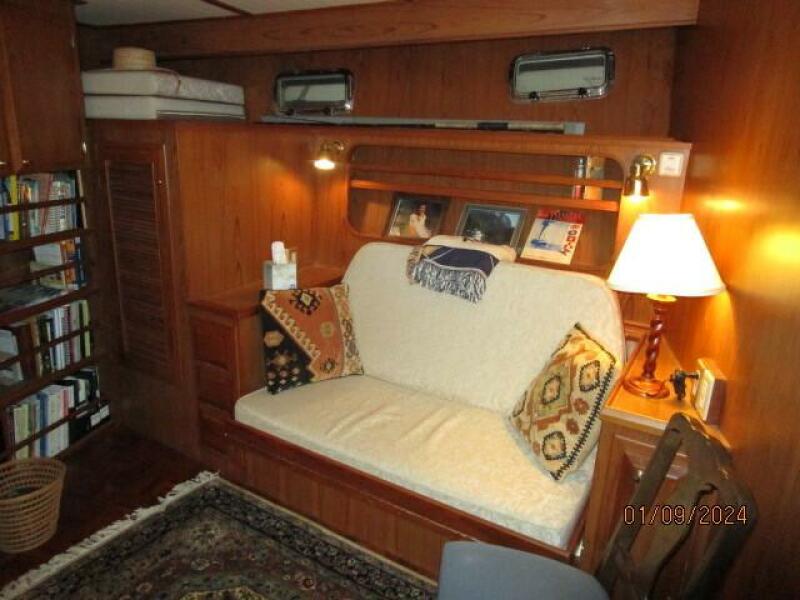 56' DeFever mid guest stateroom port