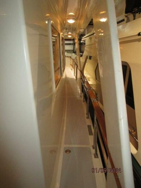 56' DeFever starboard side deck2