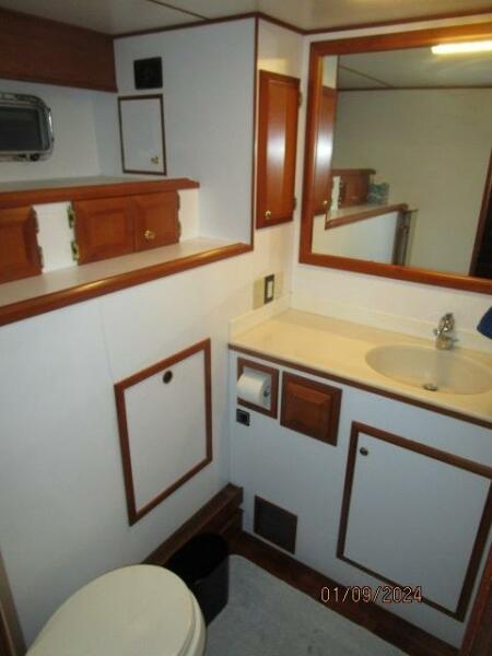 56' DeFever master stateroom head