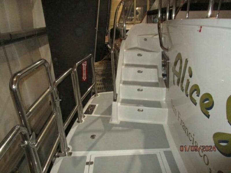 56' DeFever swimplatform port