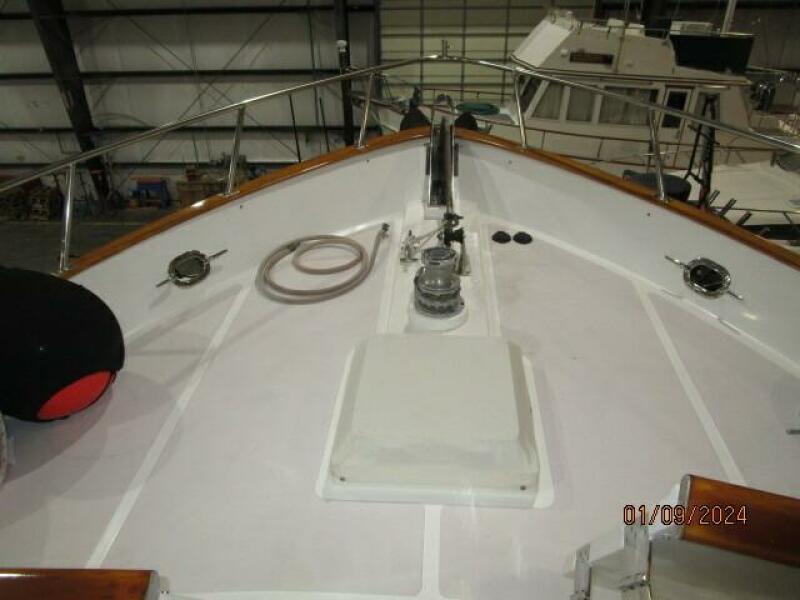 56' DeFever foredeck