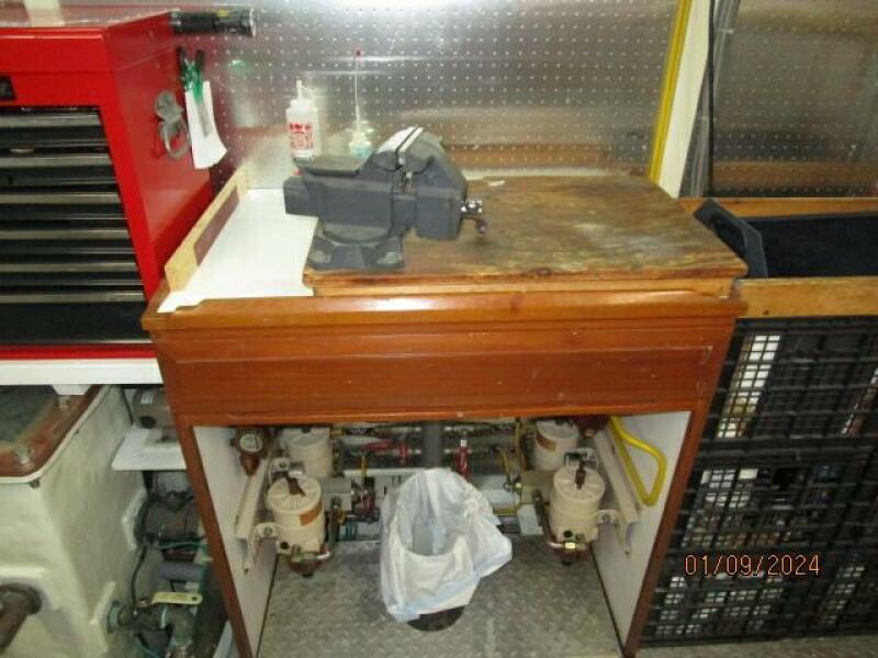 56' DeFever engine room work bench